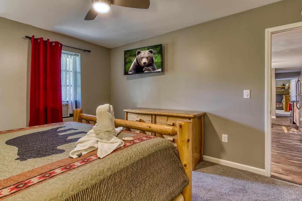 Fun & Games By Honeybearcabins 2Br/1Ba Sleeps 7 Севьервилл Экстерьер фото