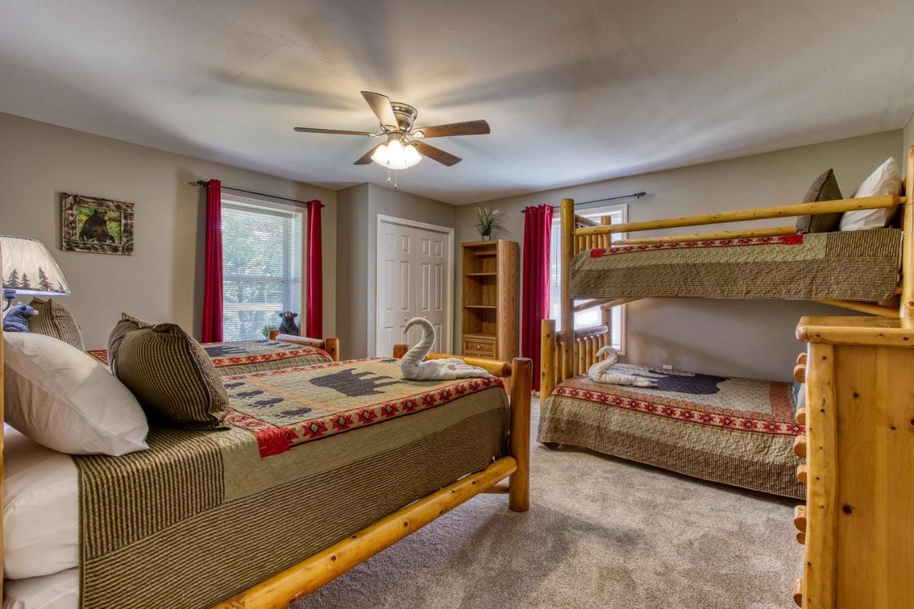 Fun & Games By Honeybearcabins 2Br/1Ba Sleeps 7 Севьервилл Экстерьер фото